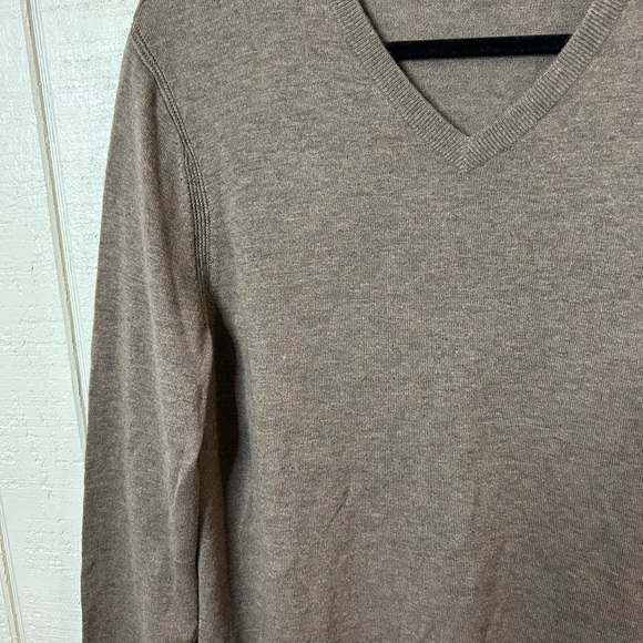 Theory Riland V-Neck Sweater, size large. - Picture 4 of 5